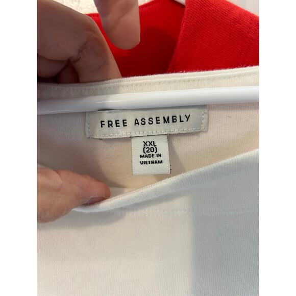 Set of 3! Free Assembly red, blue and white striped and white puff sleeve knits - Picture 8 of 12